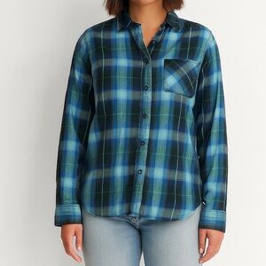 Eddie Bauer Blue and Green Casual Button Down Shirt